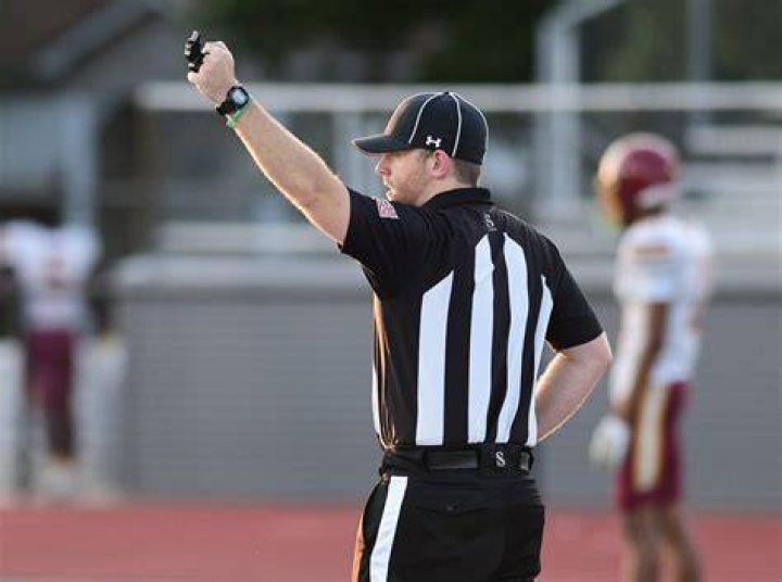 Are sports officials independent contractors?